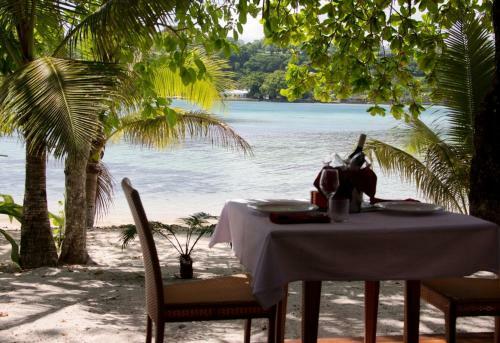 Hotel Erakor Island Resort & Spa