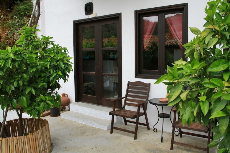 Hostal Ambelikos Traditional Agrohotel