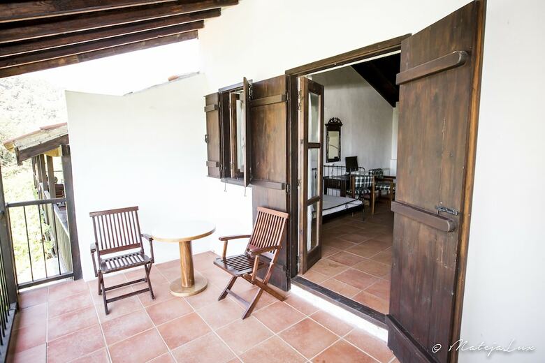 Hostal Ambelikos Traditional Agrohotel
