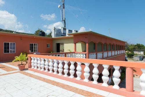 Hostal Rose Hall Deluxe