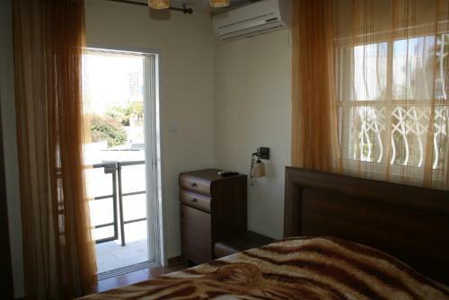 Two Bedroom Apartment With Patio And Pool
