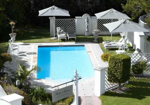 Hostal Parkes Manor