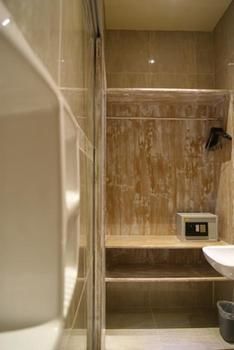 Hotel Sugiras Living