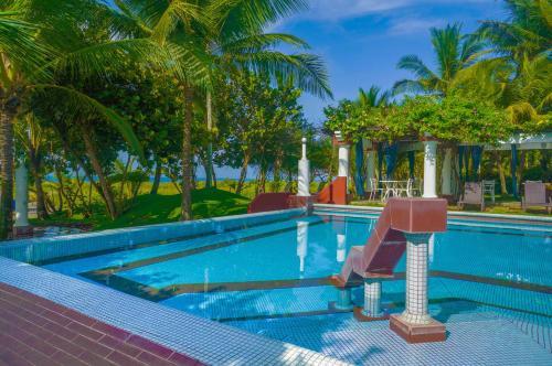 Hotel Las Olas Beach Resort