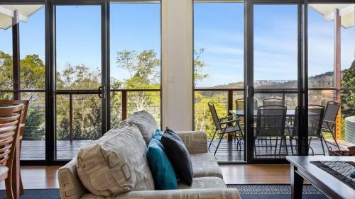 Ravensbourne Escape- Stella Luna