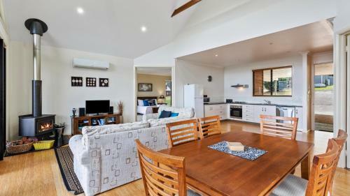 Ravensbourne Escape- Stella Luna