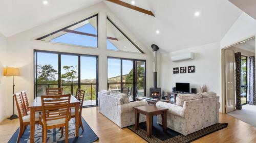 Ravensbourne Escape- Stella Luna