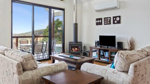 Ravensbourne Escape- Stella Luna