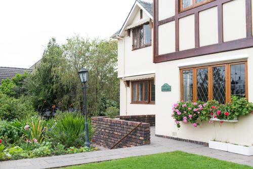 Hostal Knightsbury Guest House