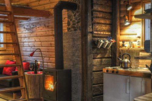 Cottage On Wild River In Lapland/sweden
