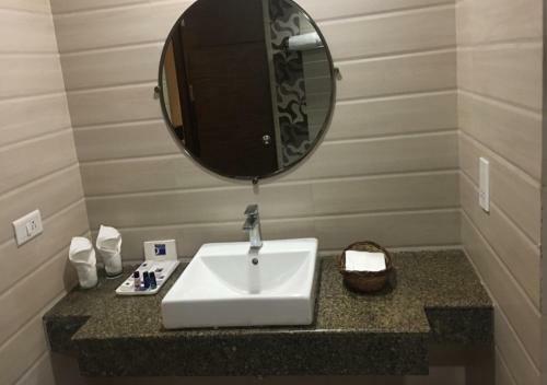 Hotel Velvet Clarks Exotica