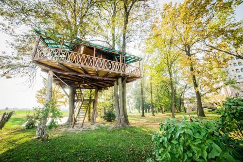 Ethno Village Stanisici & Hotel Pirg