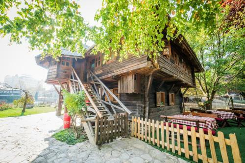 Ethno Village Stanisici & Hotel Pirg