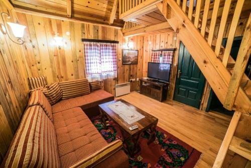 Ethno Village Stanisici & Hotel Pirg