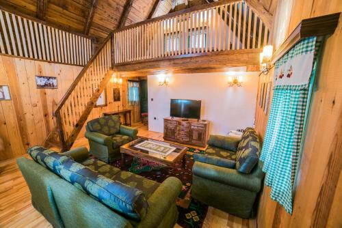 Ethno Village Stanisici & Hotel Pirg