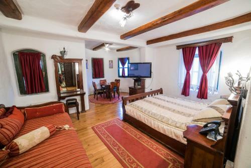 Ethno Village Stanisici & Hotel Pirg