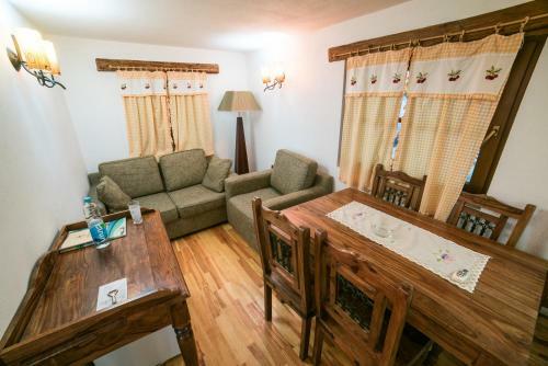 Ethno Village Stanisici & Hotel Pirg