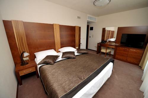 Ethno Village Stanisici & Hotel Pirg