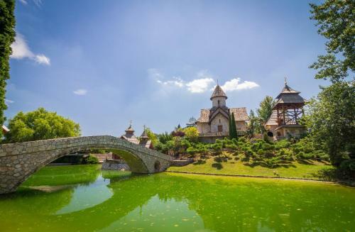 Ethno Village Stanisici & Hotel Pirg