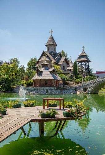 Ethno Village Stanisici & Hotel Pirg