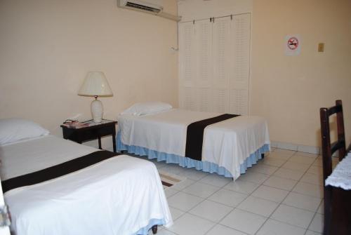 Hostal Palm Bay Guest House & Restaurant