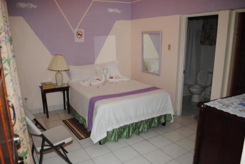Hostal Palm Bay Guest House & Restaurant