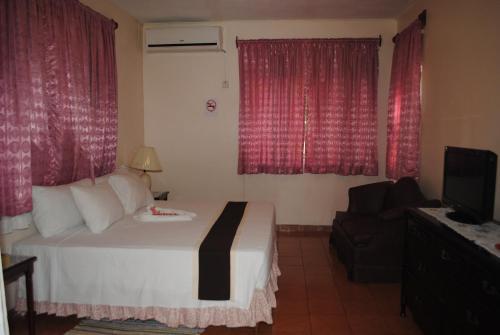 Hostal Palm Bay Guest House & Restaurant