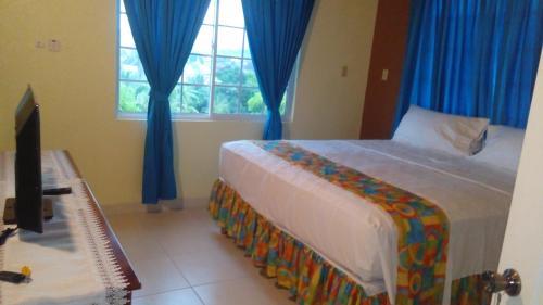 Hostal Palm Bay Guest House & Restaurant