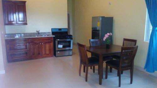 Hostal Palm Bay Guest House & Restaurant