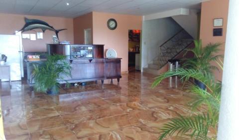 Hostal Palm Bay Guest House & Restaurant