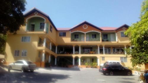 Hostal Palm Bay Guest House & Restaurant