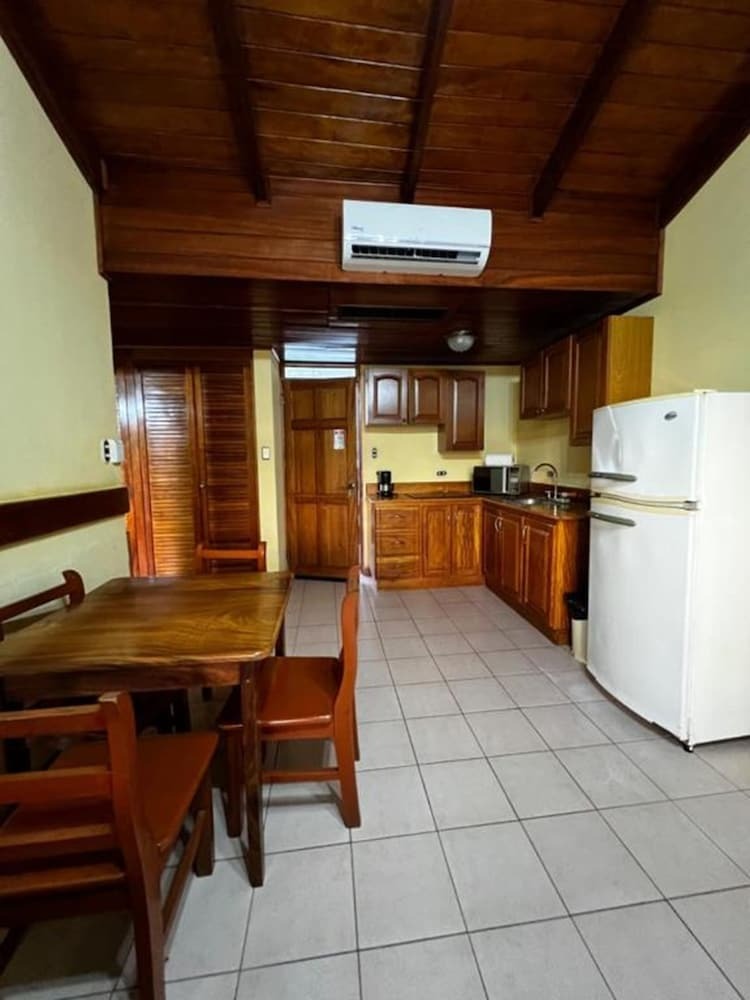 Hotel Amapola (.)