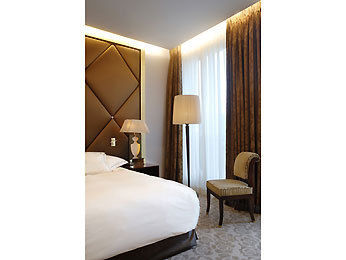Fouquet's Barriere Hotel