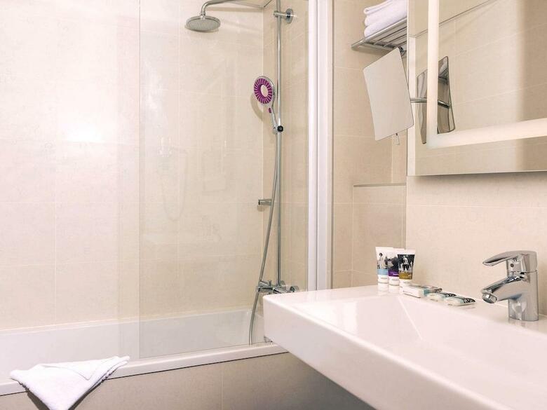 Hotel Mercure Raspail Montparnasse