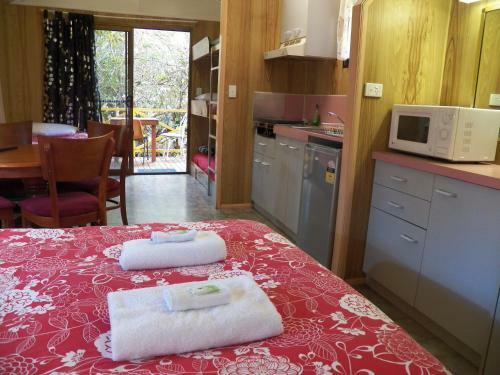 Lake Eacham Tourist Park & Cabins