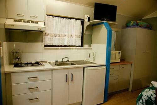 Lake Eacham Tourist Park & Cabins