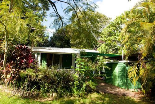 Lake Eacham Tourist Park & Cabins