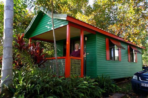 Lake Eacham Tourist Park & Cabins