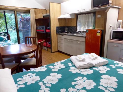 Lake Eacham Tourist Park & Cabins