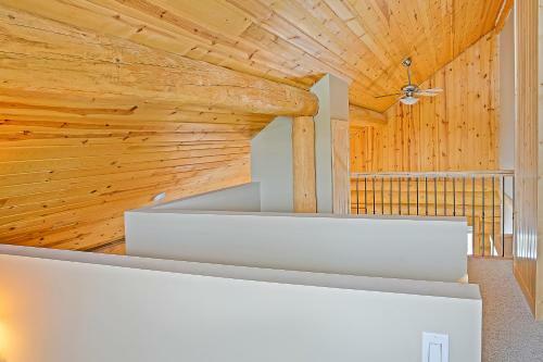 Hotel Lac Le Jeune Wilderness Resort