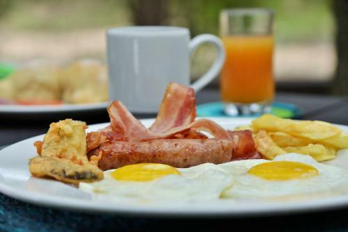 Hostal Rhino Walking Safaris