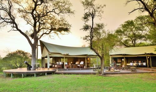 Hostal Rhino Walking Safaris