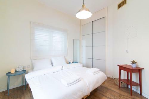 Ziv Apartments- Nahum Hanavi Street