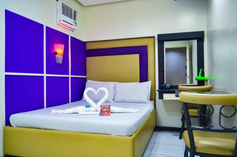 Hotel 99