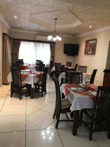 Hostal Global Village Guest House