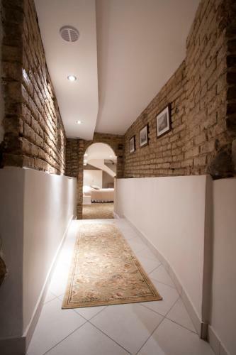 Real House Apartments
