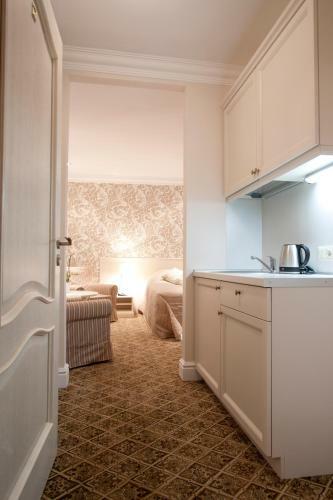 Real House Apartments