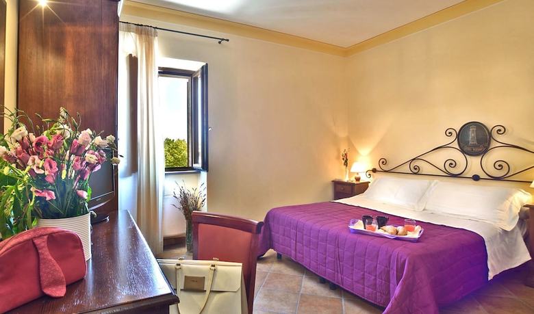 Agroturismo Faro Rosso