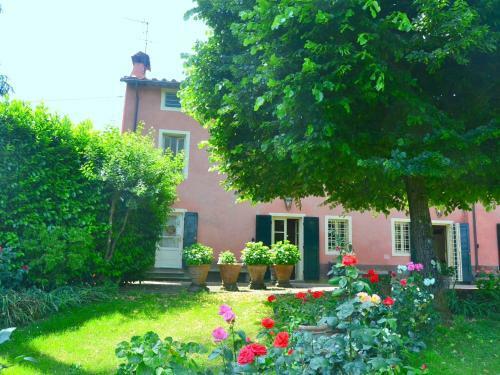 Hostal Holiday Home La Cumbre Lucca