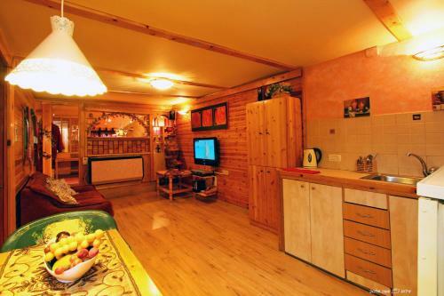 Under The Walnut Tree Shade Lodge